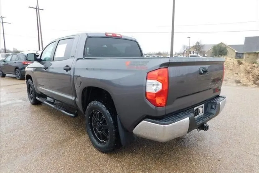 2016 Toyota Tundra SR5 photo 1