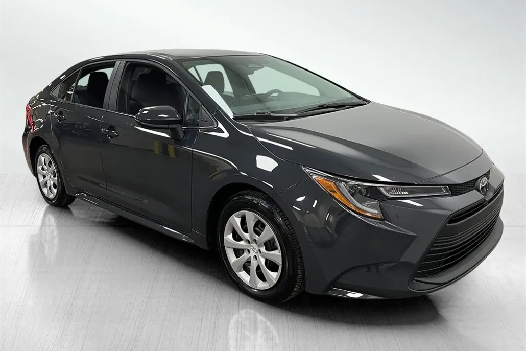 2025 Toyota Corolla LE photo 1