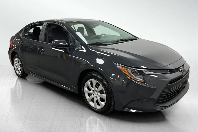 2025 Toyota Corolla LE photo 1