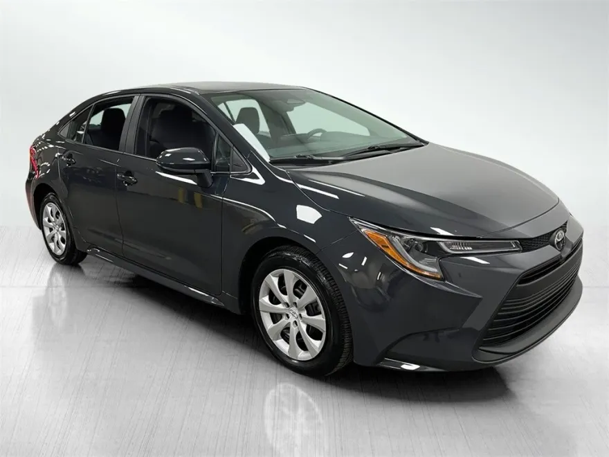 2025 Toyota Corolla LE photo 1