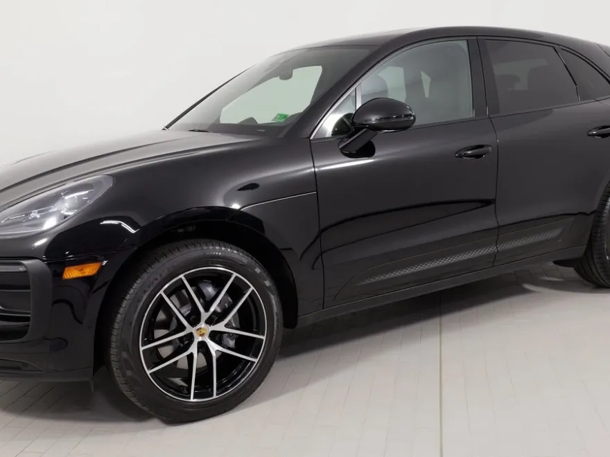 2024 Porsche Macan Base photo 1