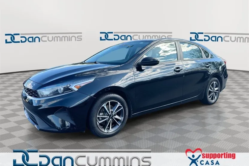 2023 Kia Forte LXS photo 1
