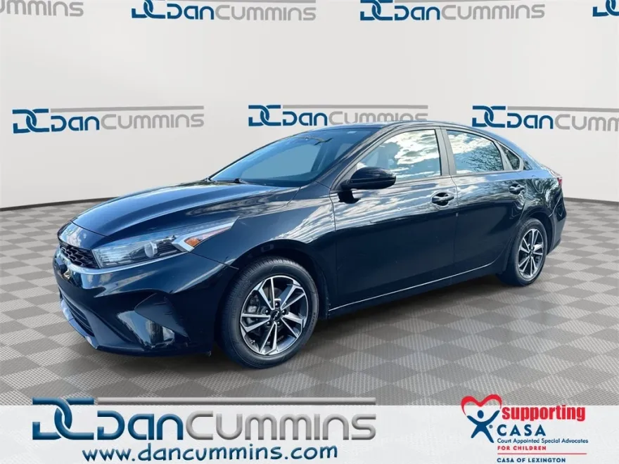 2023 Kia Forte LXS photo 1