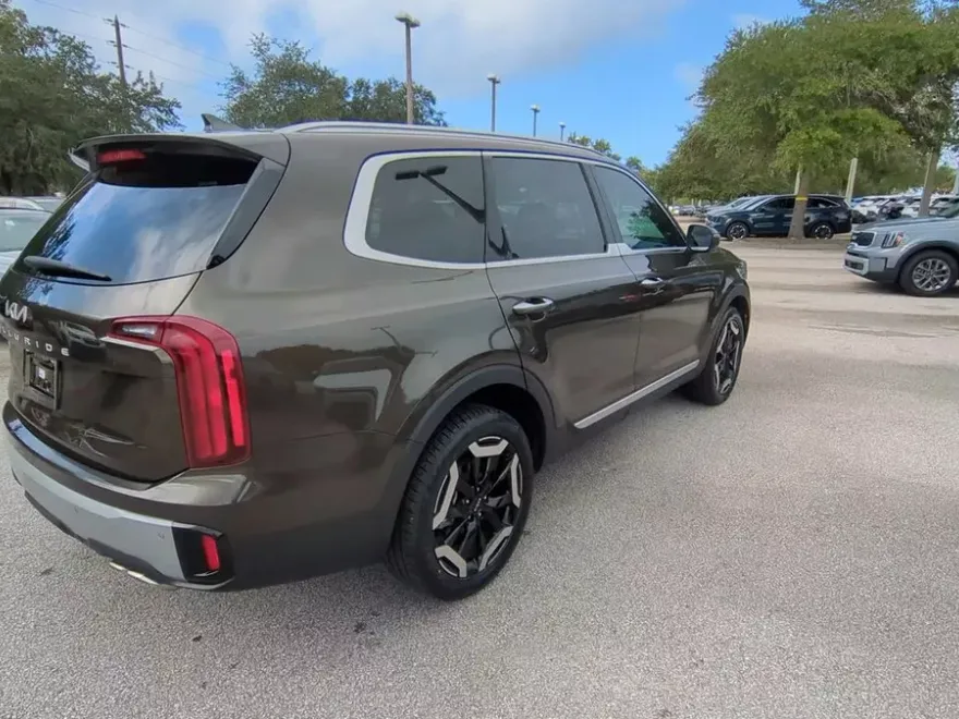 2023 Kia Telluride S photo 1