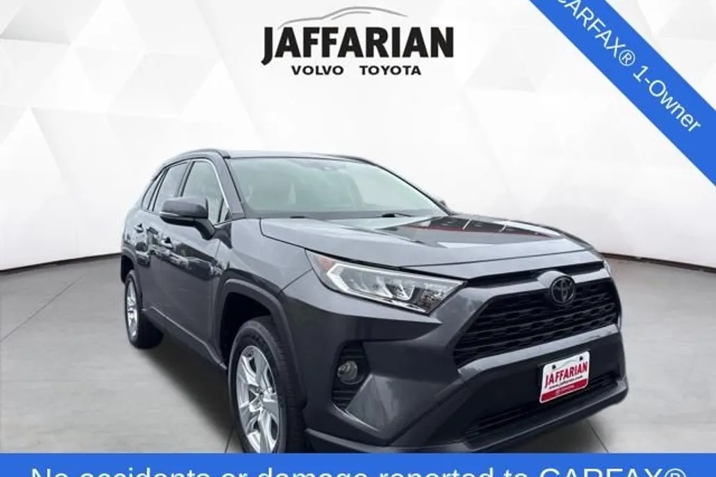 2019 Toyota RAV4 XLE photo 1