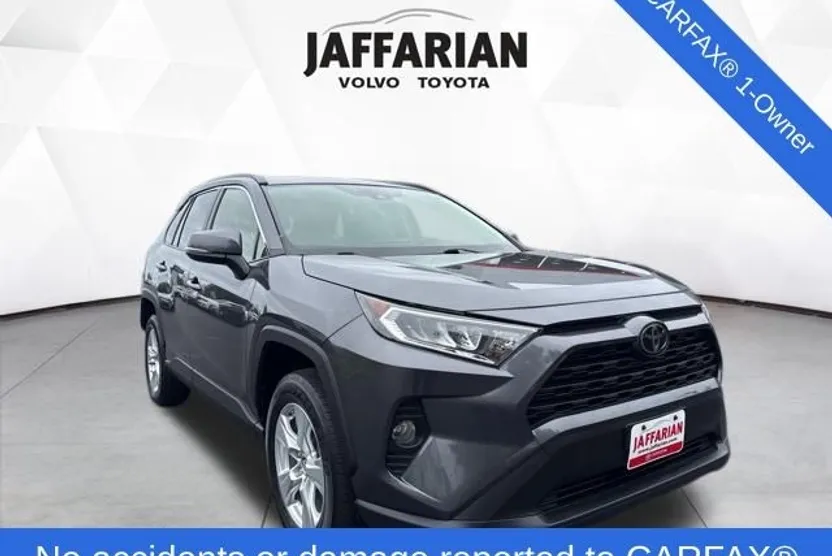 2019 Toyota RAV4 XLE photo 1