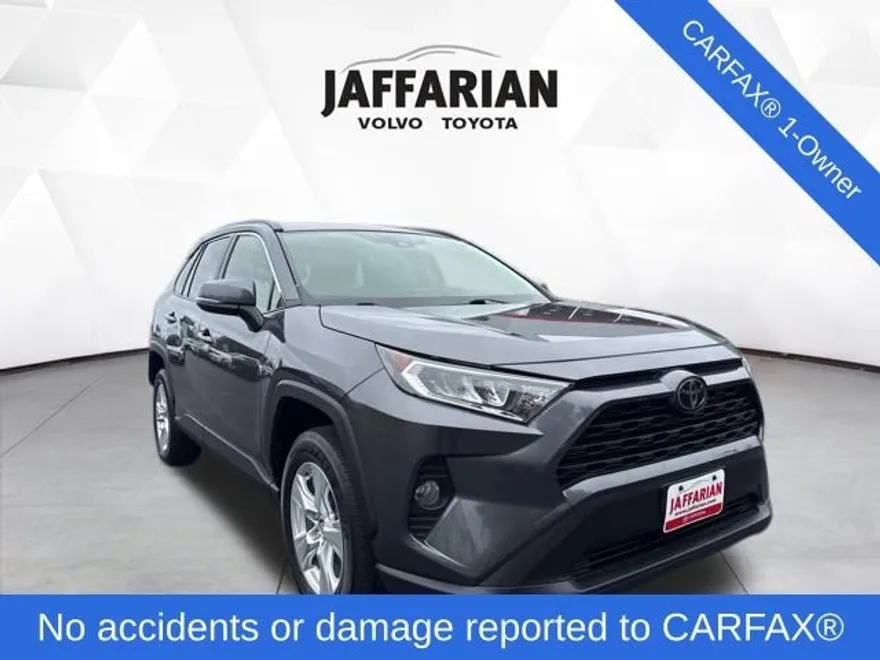2019 Toyota RAV4 XLE photo 1