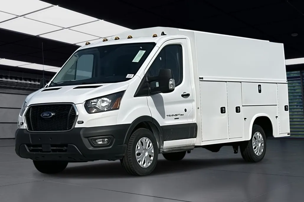 2024 Ford Transit Cutaway photo 1