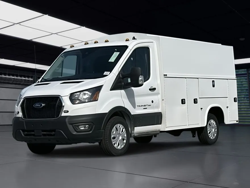 2024 Ford Transit Cutaway photo 1