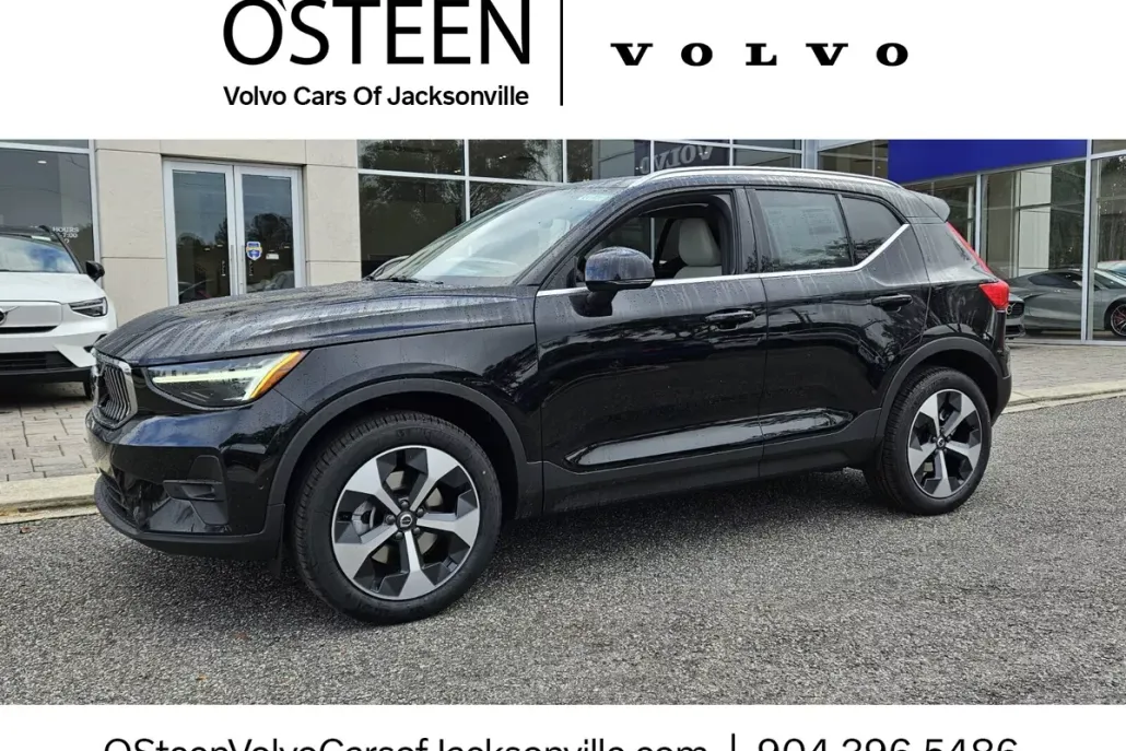 2025 Volvo XC40 Plus photo 1