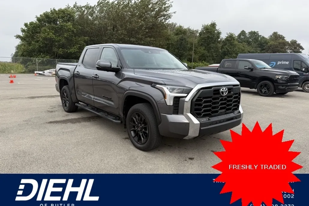 2023 Toyota Tundra SR5 CrewMax photo 1
