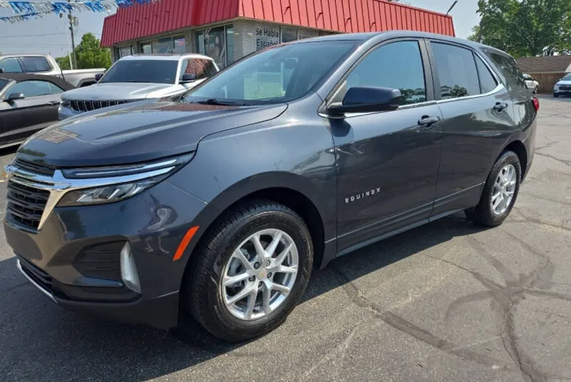 2022 Chevrolet Equinox LT photo 1