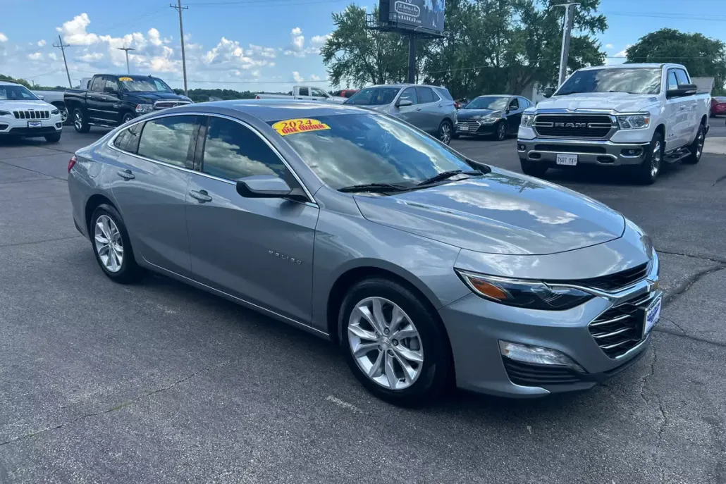 2024 Chevrolet Malibu 1LT photo 1