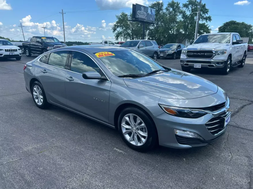 2024 Chevrolet Malibu 1LT photo 1