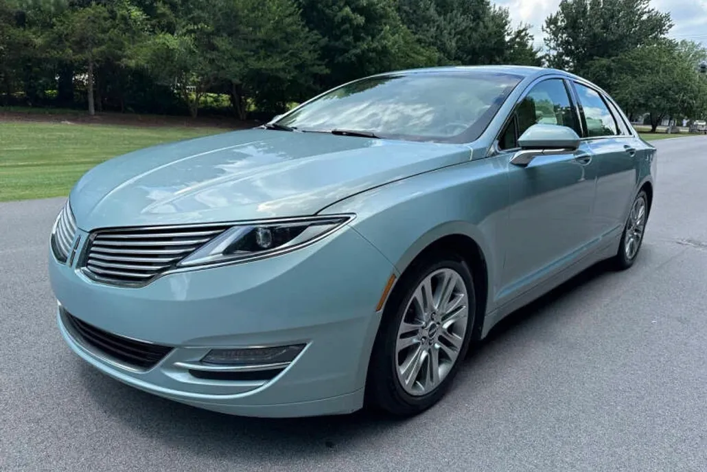 2013 Lincoln MKZ Hybrid photo 1