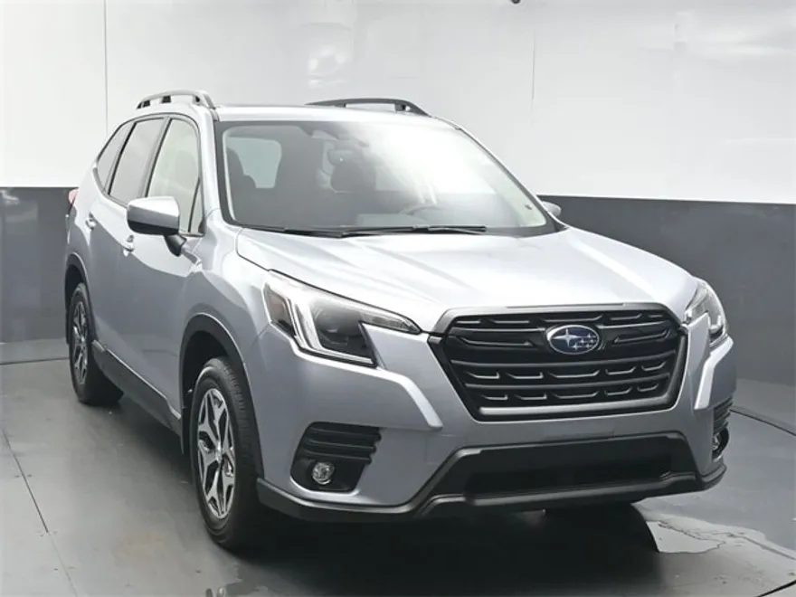 2024 Subaru Forester Premium Base photo 1