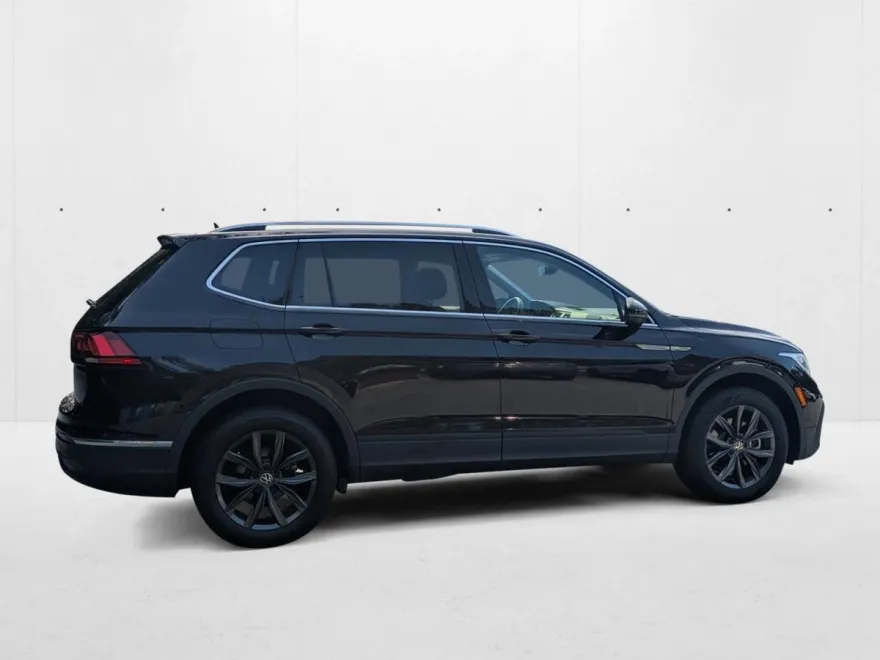 2024 Volkswagen Tiguan SE R-Line Black Sport photo 1