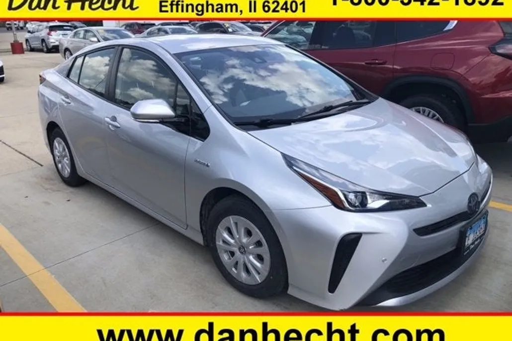 2020 Toyota Prius LE photo 1