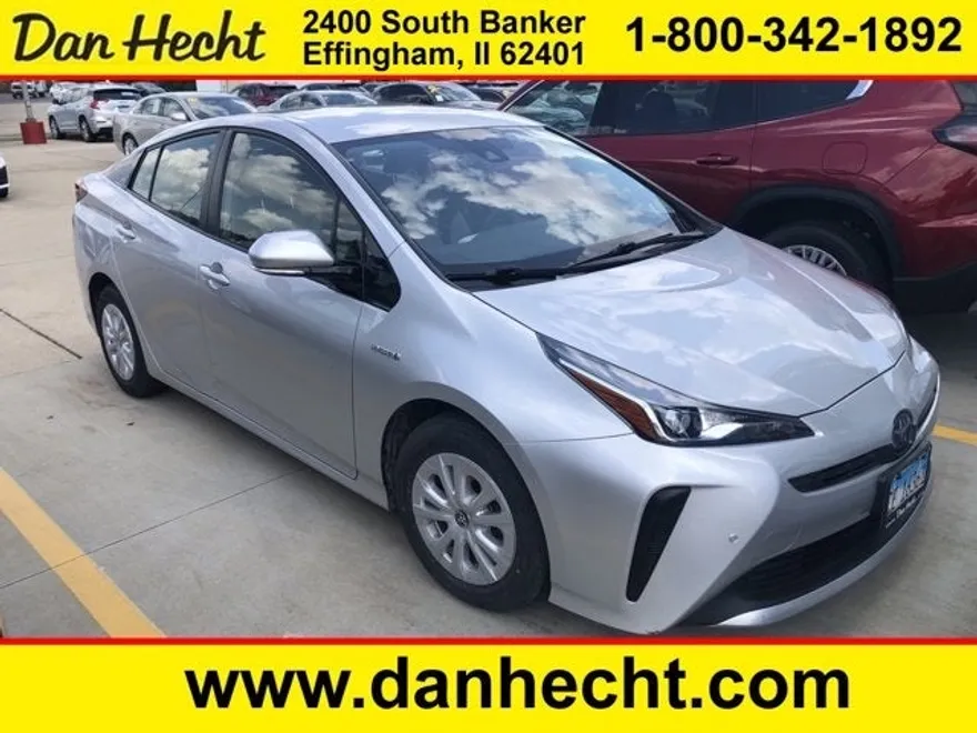 2020 Toyota Prius LE photo 1