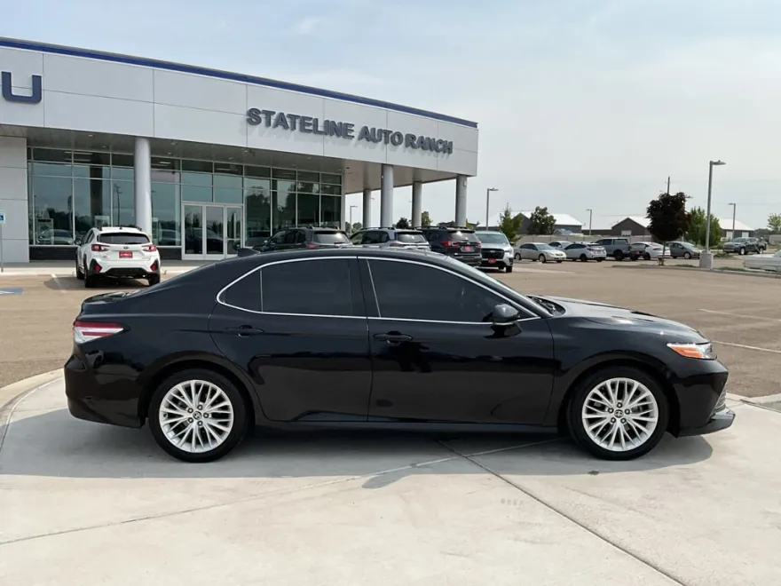 2020 Toyota Camry XLE V6 photo 1