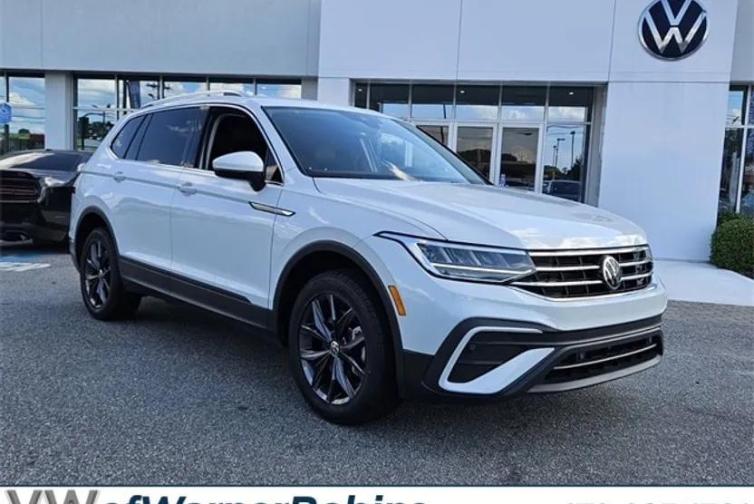 2023 Volkswagen Tiguan SE photo 1