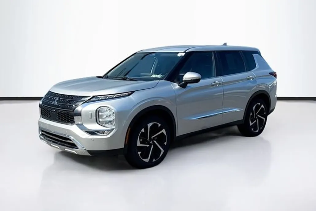2022 Mitsubishi Outlander SE photo 1