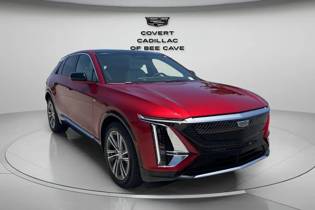 2025 Cadillac Lyriq Luxury photo 1