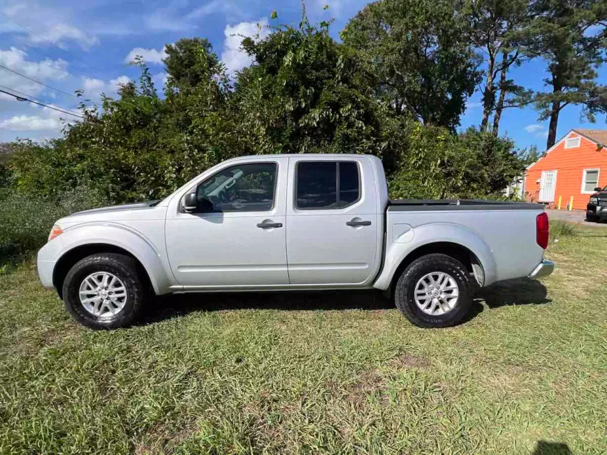2014 Nissan Frontier SV photo 1