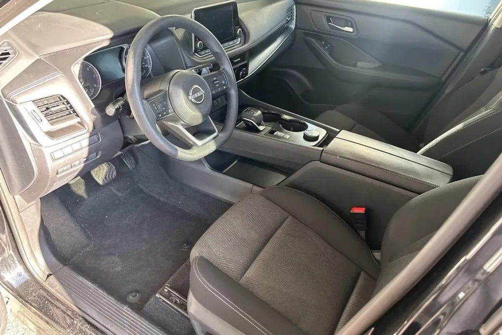 2024 Nissan Rogue SV photo 1