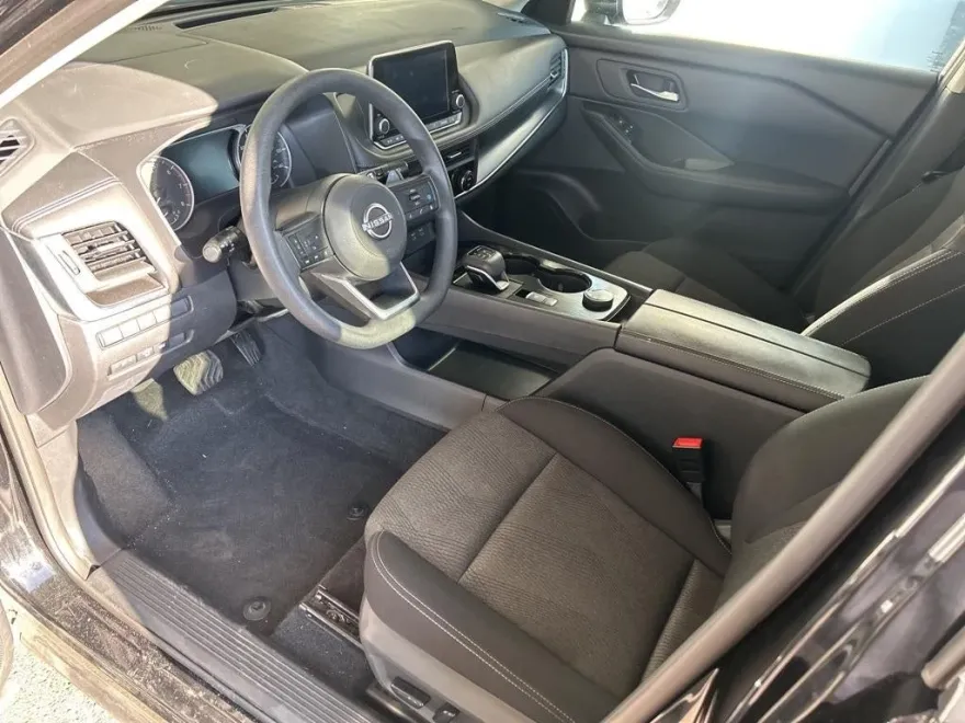 2024 Nissan Rogue SV photo 1