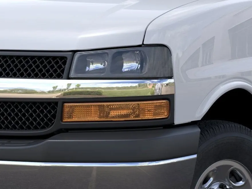 2025 Chevrolet Express Cutaway 3500 photo 1