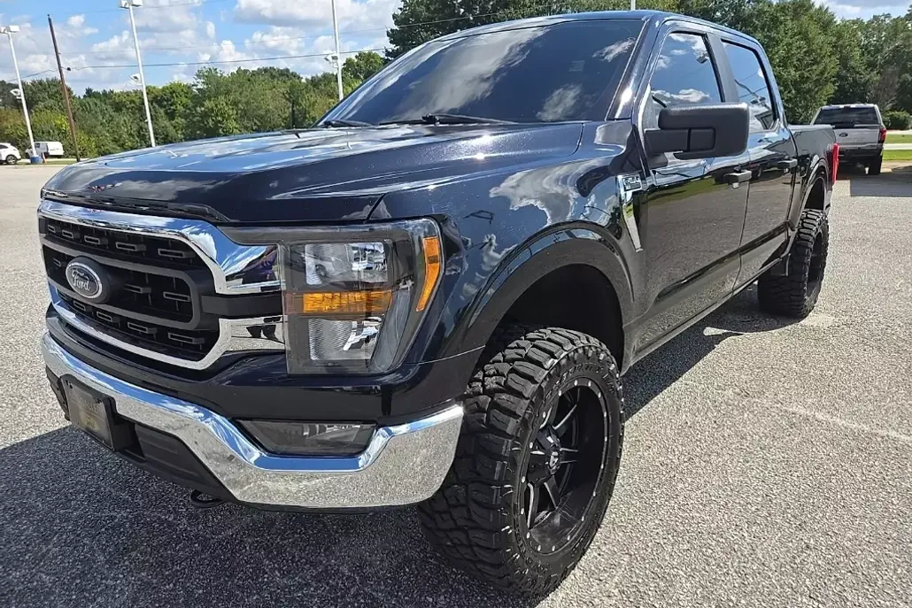 2023 Ford F-150 XLT photo 1