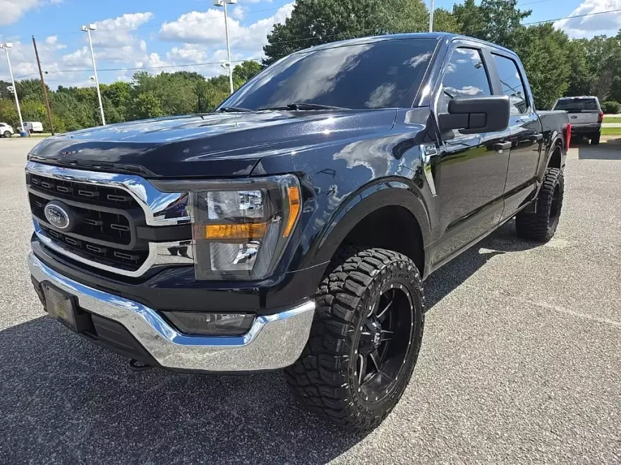 2023 Ford F-150 XLT photo 1