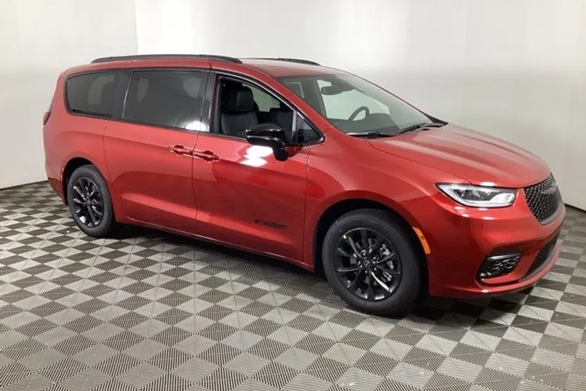 2025 Chrysler Pacifica photo 1