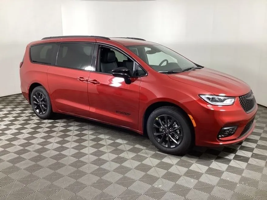 2025 Chrysler Pacifica photo 1