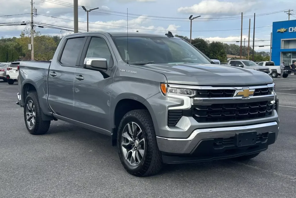 2023 Chevrolet Silverado 1500 LT photo 1