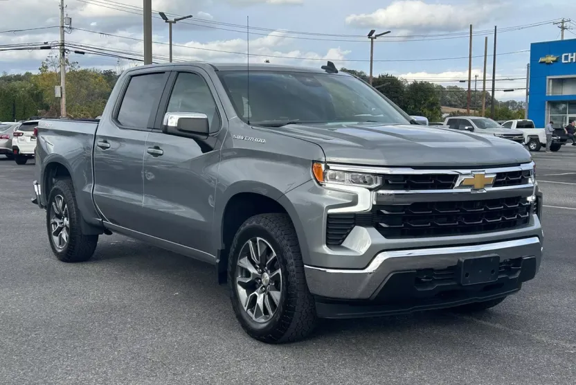 2023 Chevrolet Silverado 1500 LT photo 1