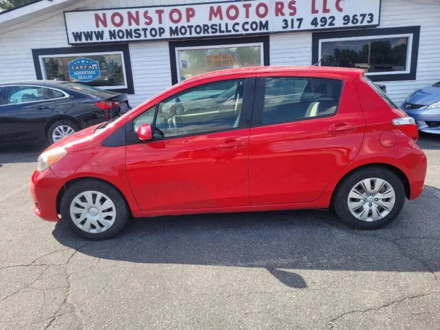 2014 Toyota Yaris LE photo 1