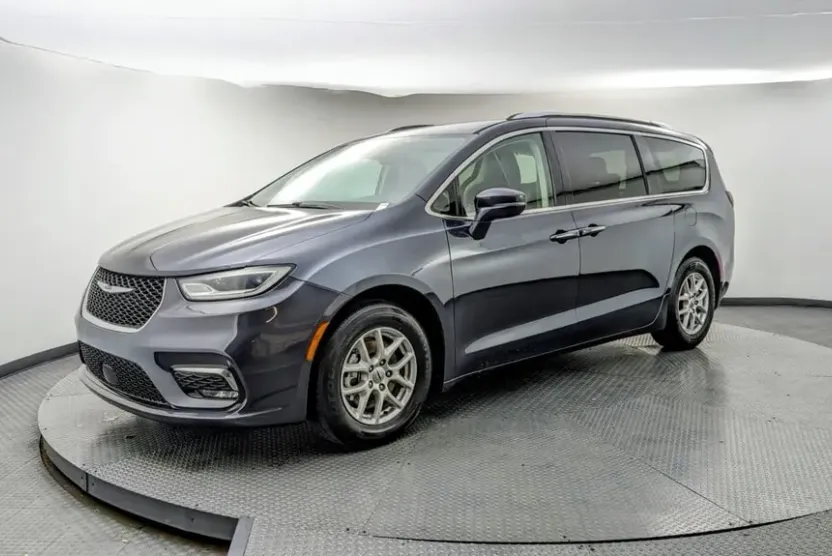 2021 Chrysler Pacifica Touring L photo 1