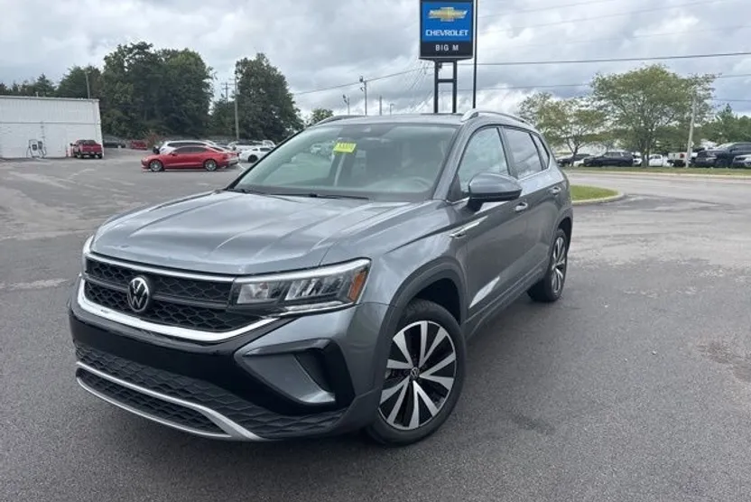 2022 Volkswagen Taos SE photo 1