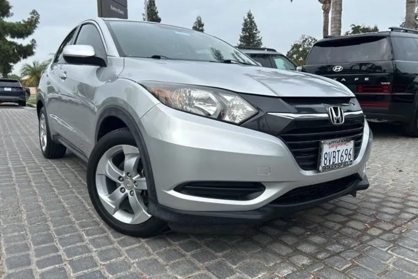2016 Honda HR-V LX photo 1