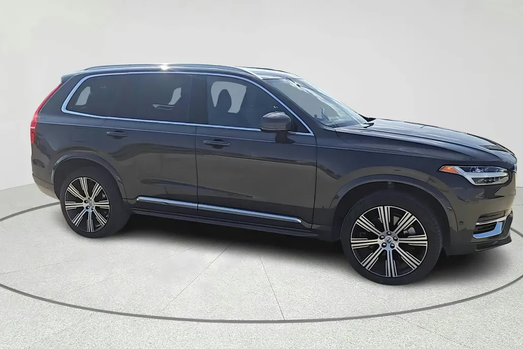 2025 Volvo XC90 Plus photo 1