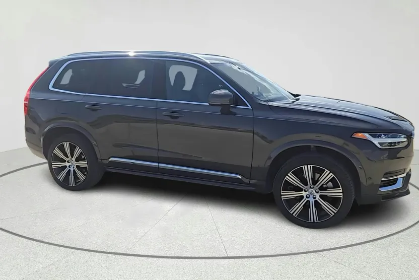 2025 Volvo XC90 Plus photo 1