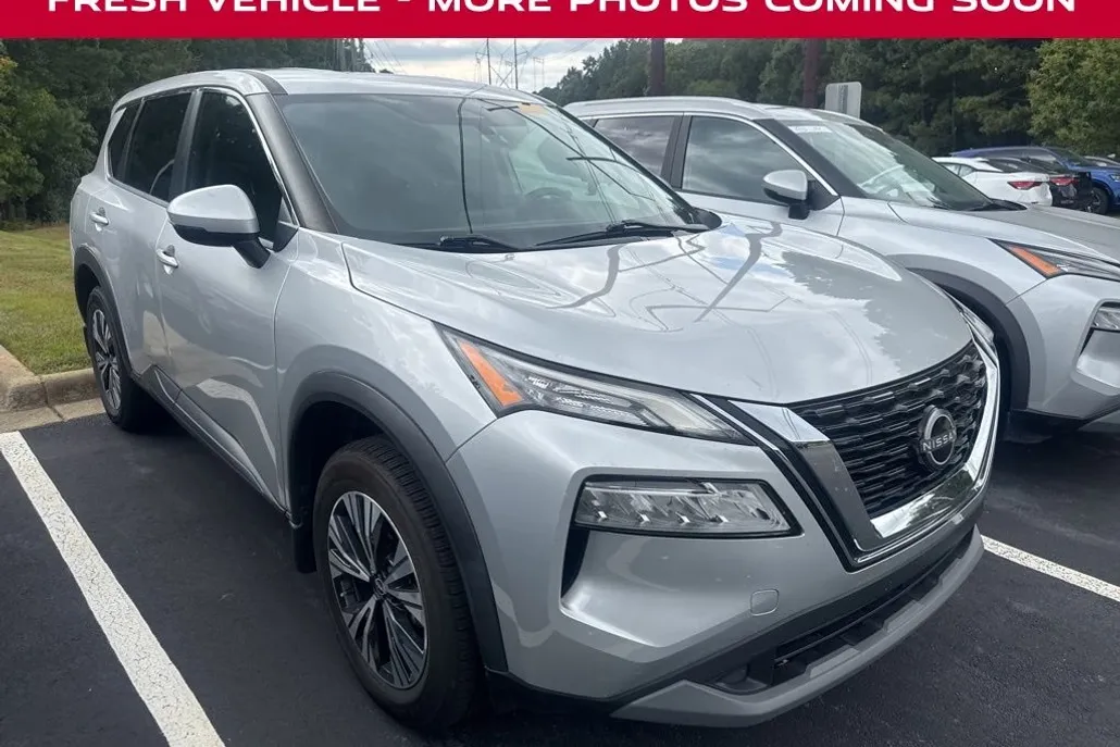 2022 Nissan Rogue SV photo 1