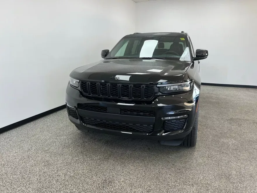 2025 Jeep Grand Cherokee Limited photo 1