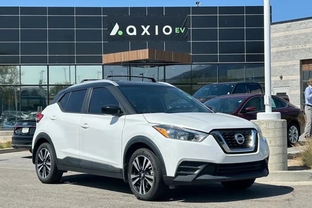 2019 Nissan Kicks SV photo 1