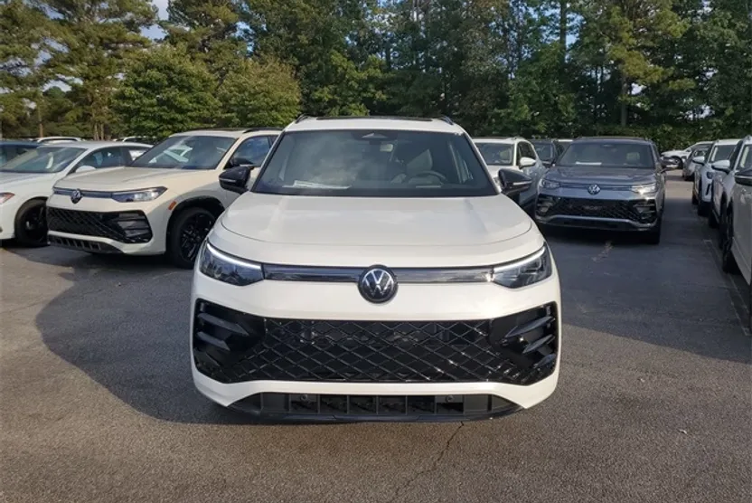 2025 Volkswagen Tiguan SE R-Line Black photo 1
