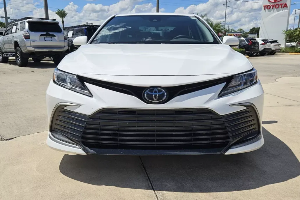 2023 Toyota Camry LE photo 1