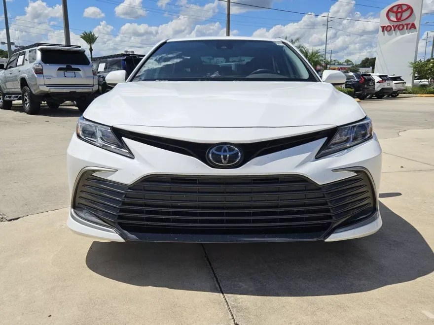 2023 Toyota Camry LE photo 1