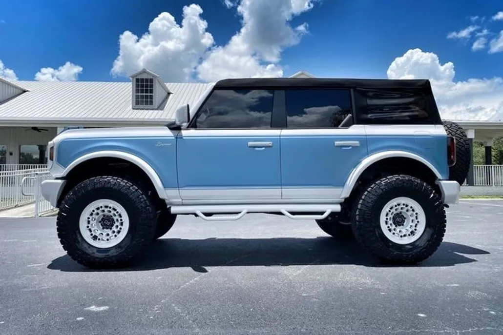 2024 Ford Bronco photo 1